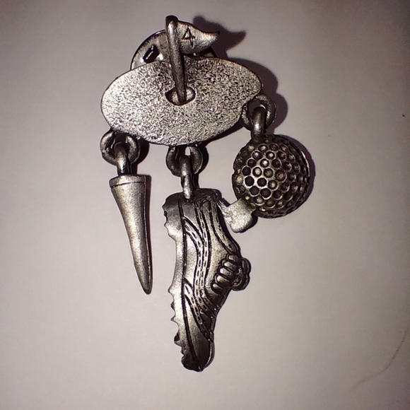 Pewter Coloured JJ Jonelle Jewelry Golf Themed Pin, Dangling Charms, Cute - Picture 6 of 6